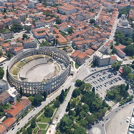 Business * Pula